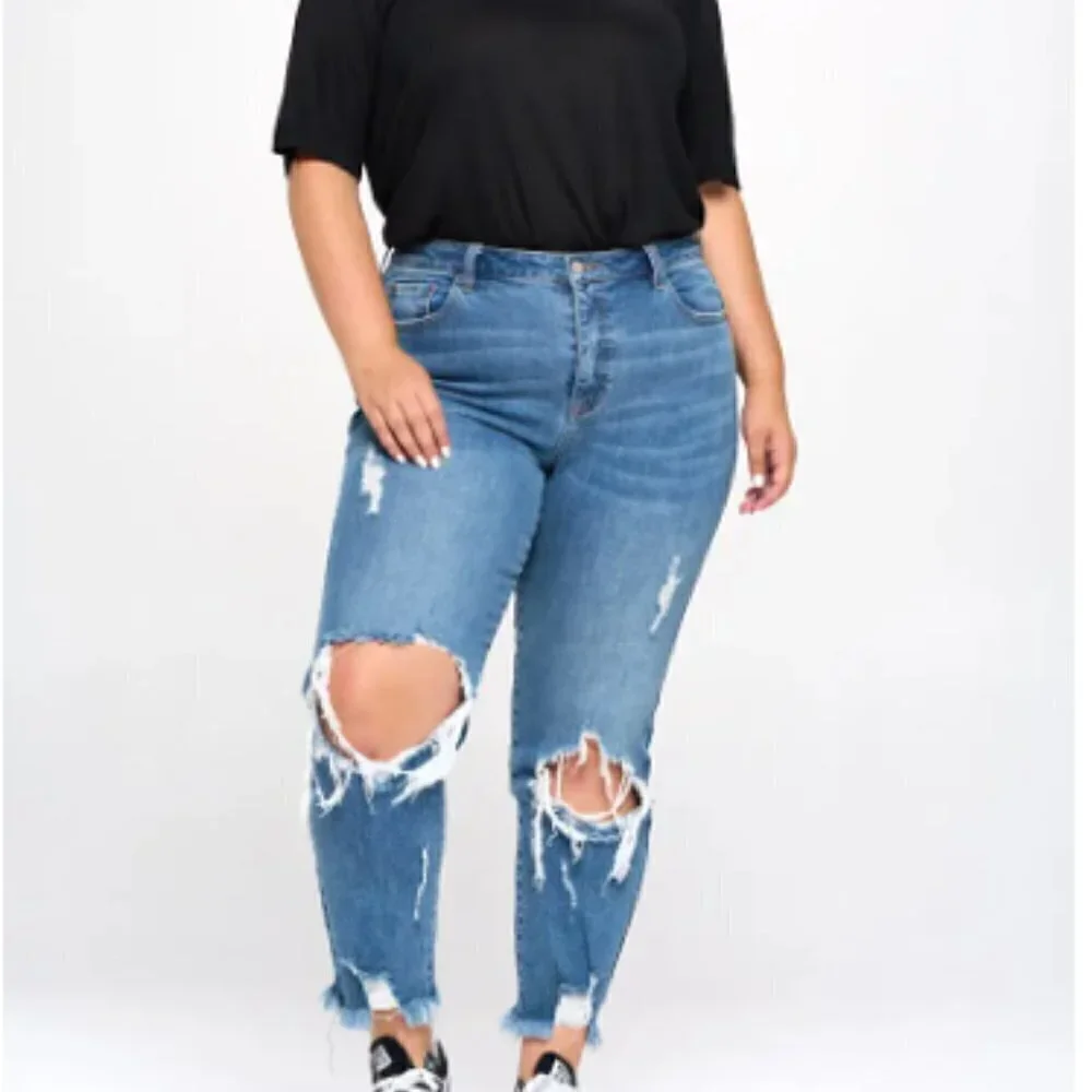 Women’s Medium Wash High Rise Distressed Raw Hem Straight Denim jeans